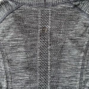 Lululemon Long Sleeve Seamless Top (Size Small)